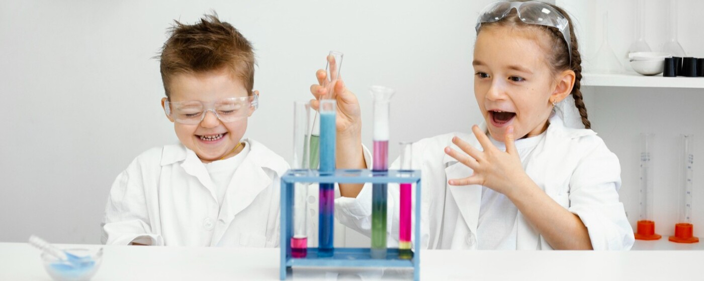 ARS - Kinder Chemie 2- 1600x600 - freepik.jpg