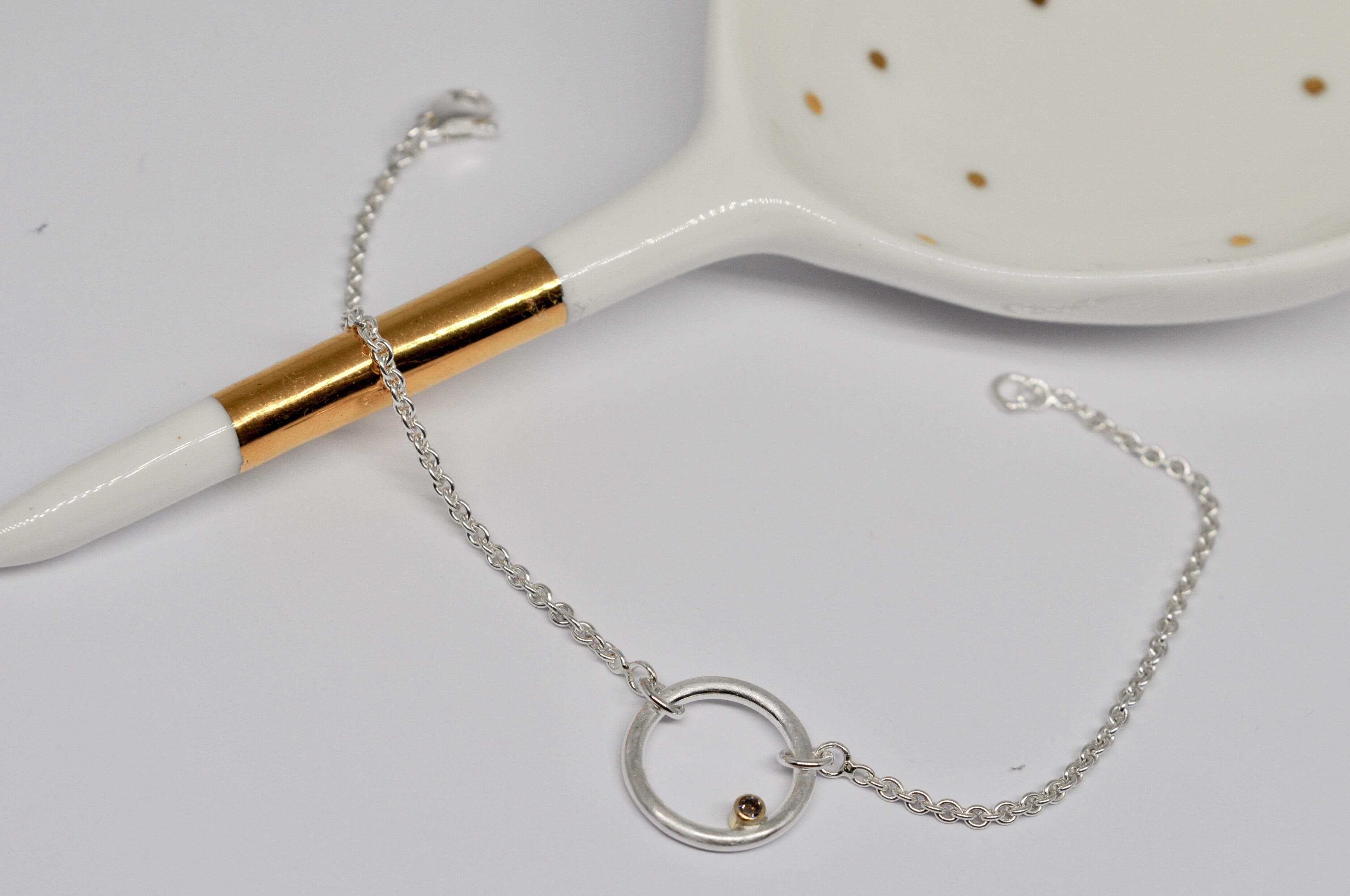 Bracelet délicat en argent avec diamant doré et brun