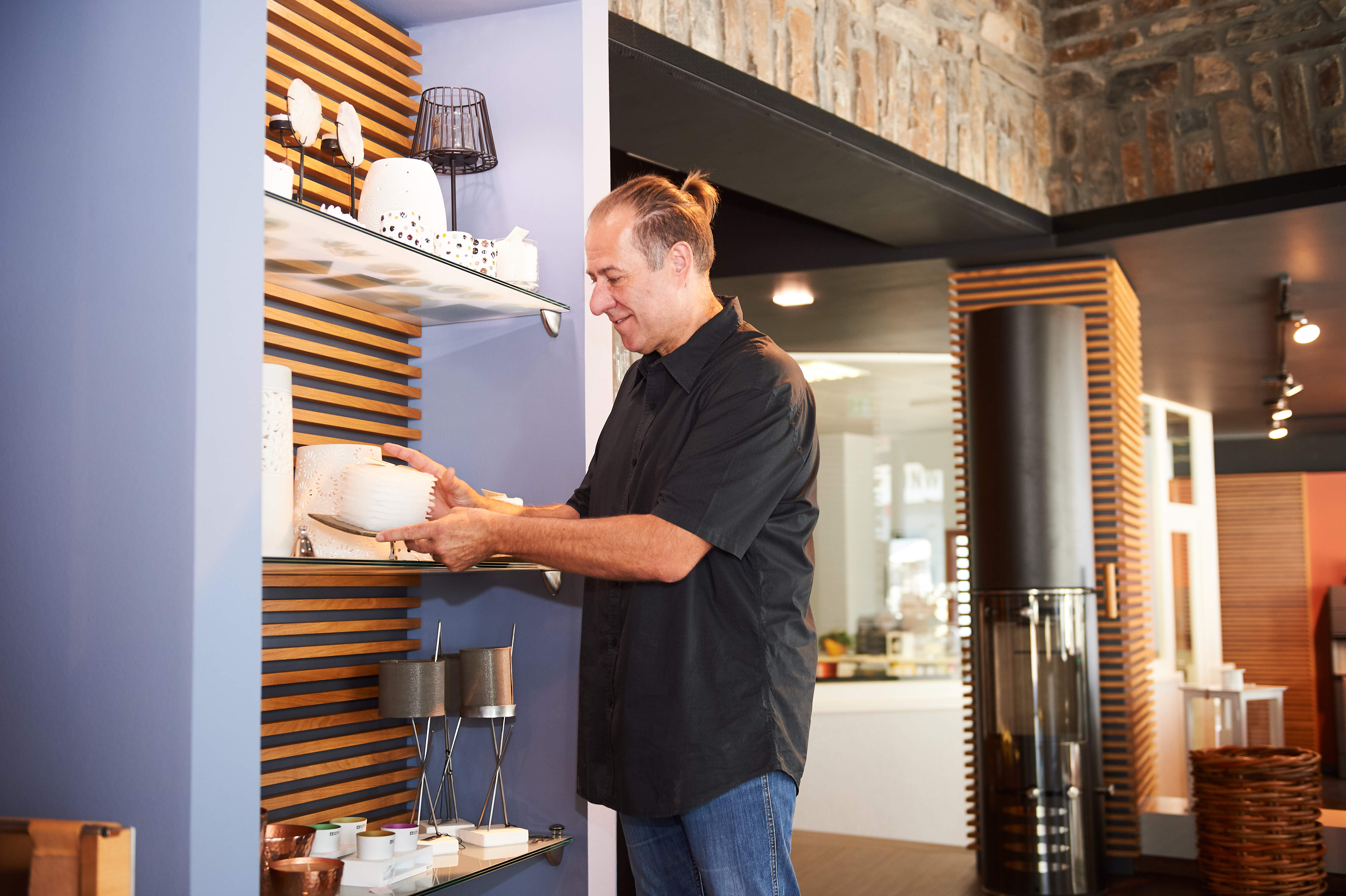 Showroom Uewen Feier Concept Interior Design